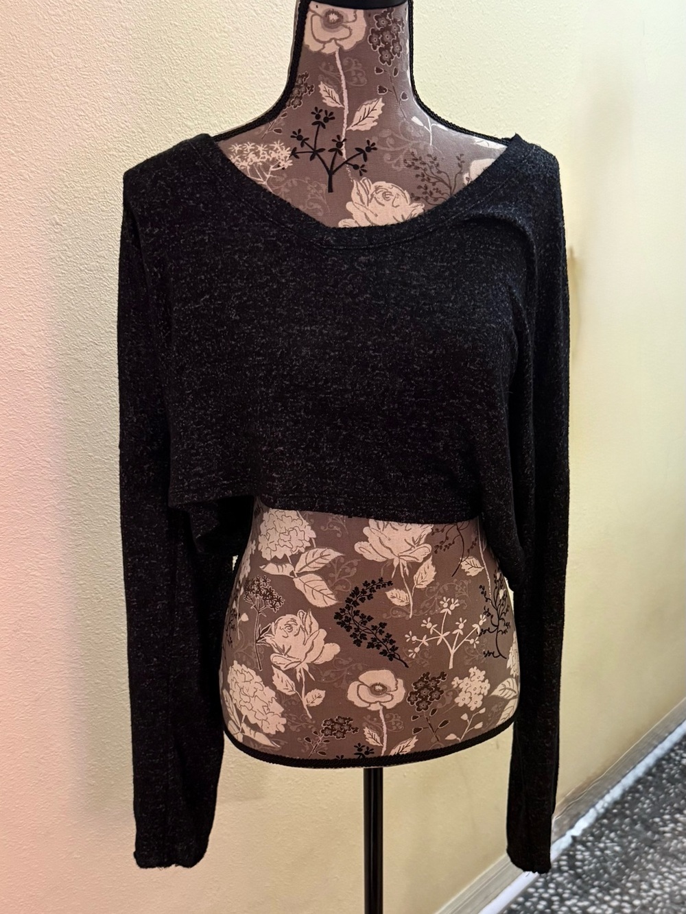 JOAH BROWN Black Cropped Long-Sleeve Women's Top